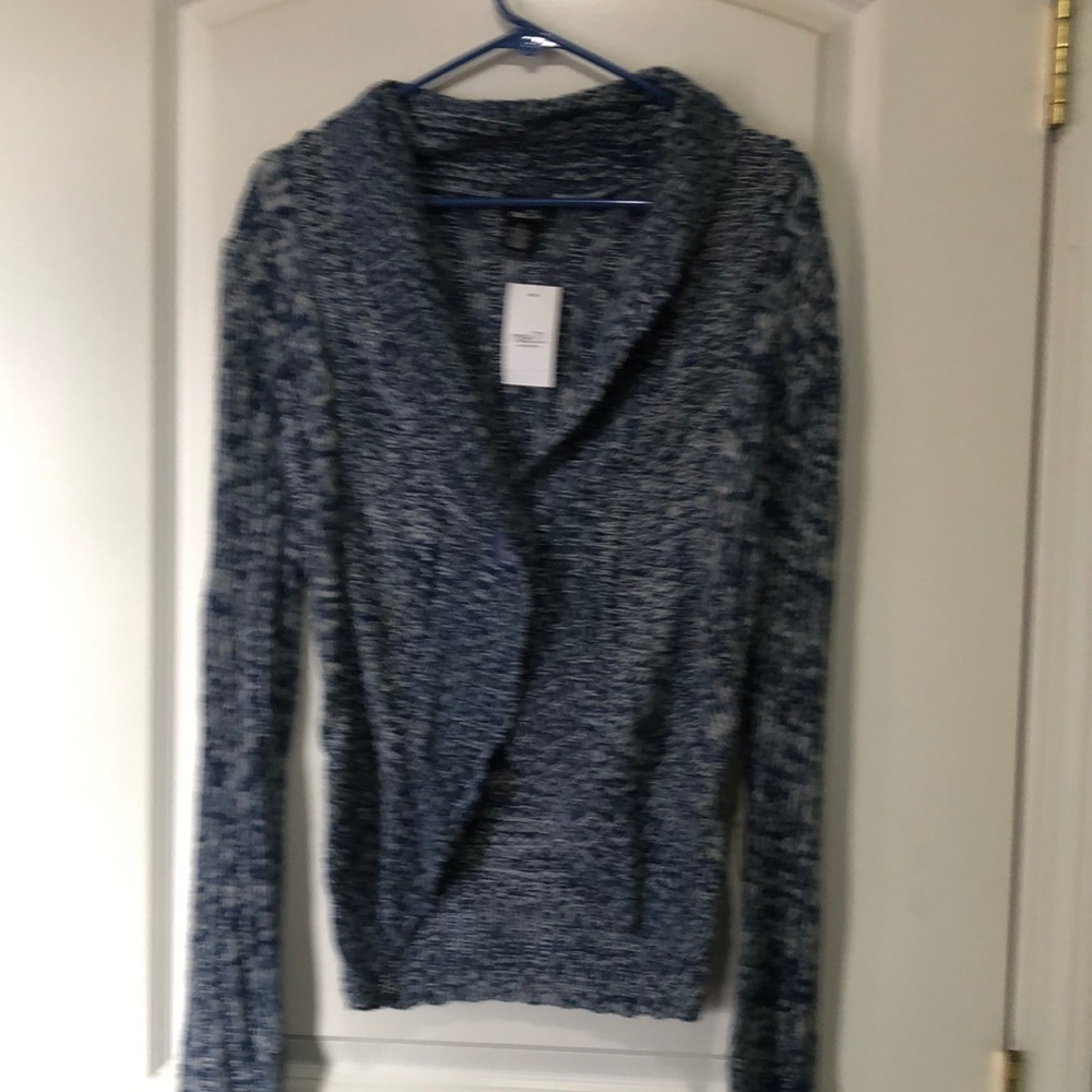 Rue21 women’s blue & white sweater